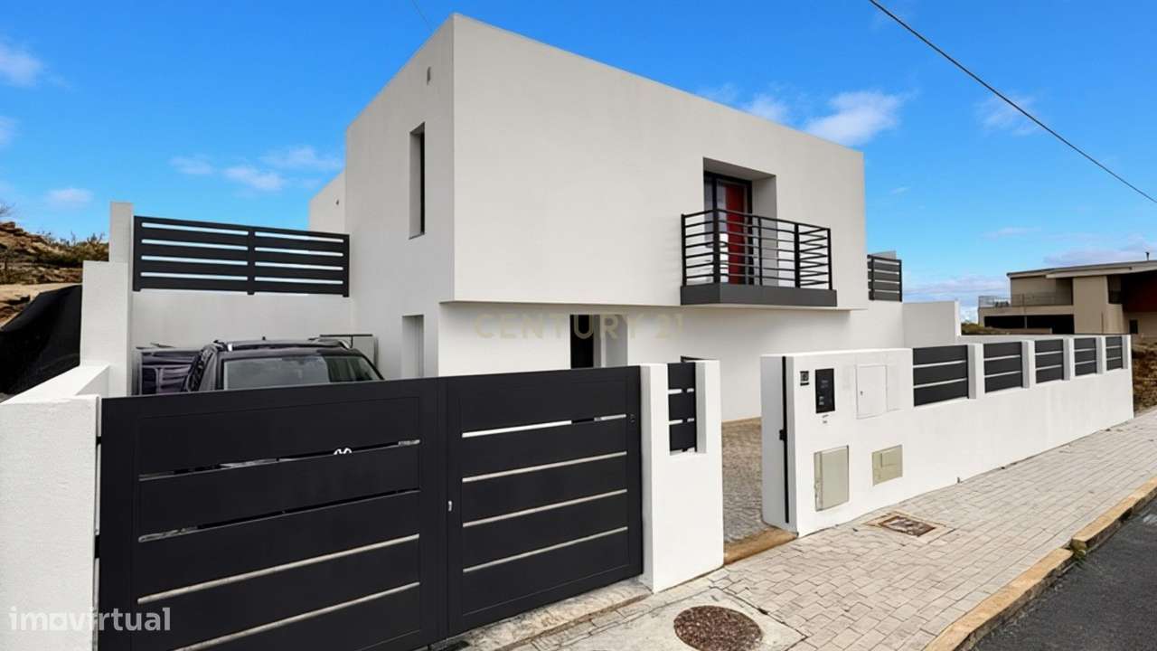 Moradia T3 + 1 com uma vista espetacular em Fonte Santa-34