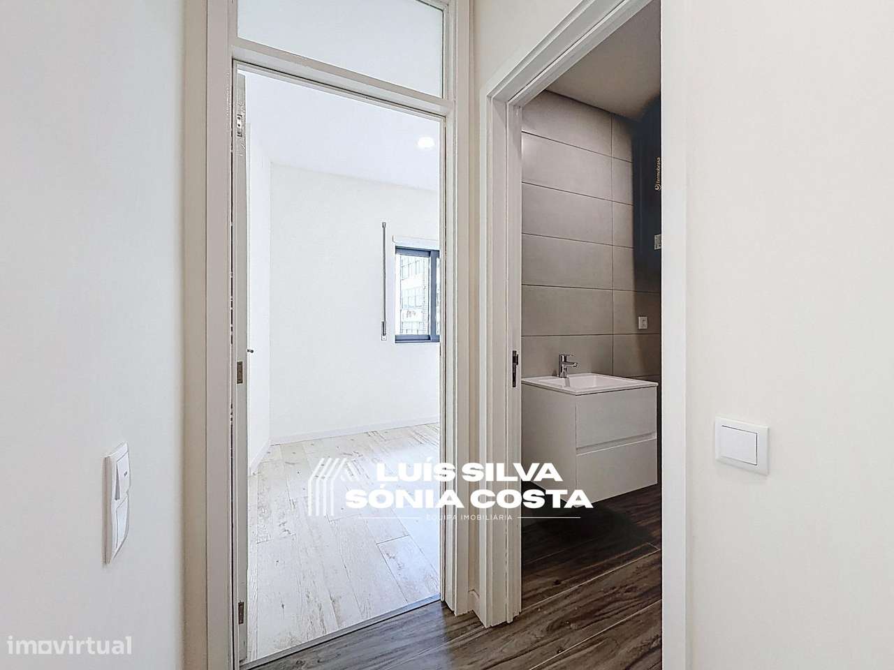 Apartamento T4 Totalmente Remodelado com 2 Varandas e Elevador –...-26