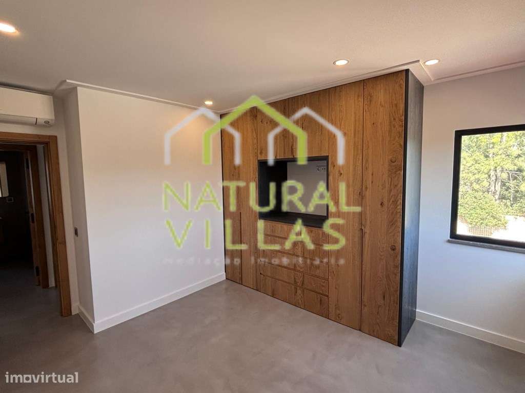 Moradia T5 com Piscina e Design Moderno em Fonte Santa-20