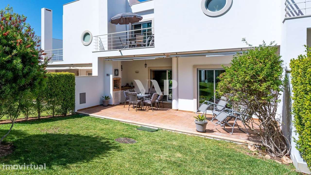 Moradia V3+2 em Condomínio Fechado com Vista Mar em Vilamoura-11