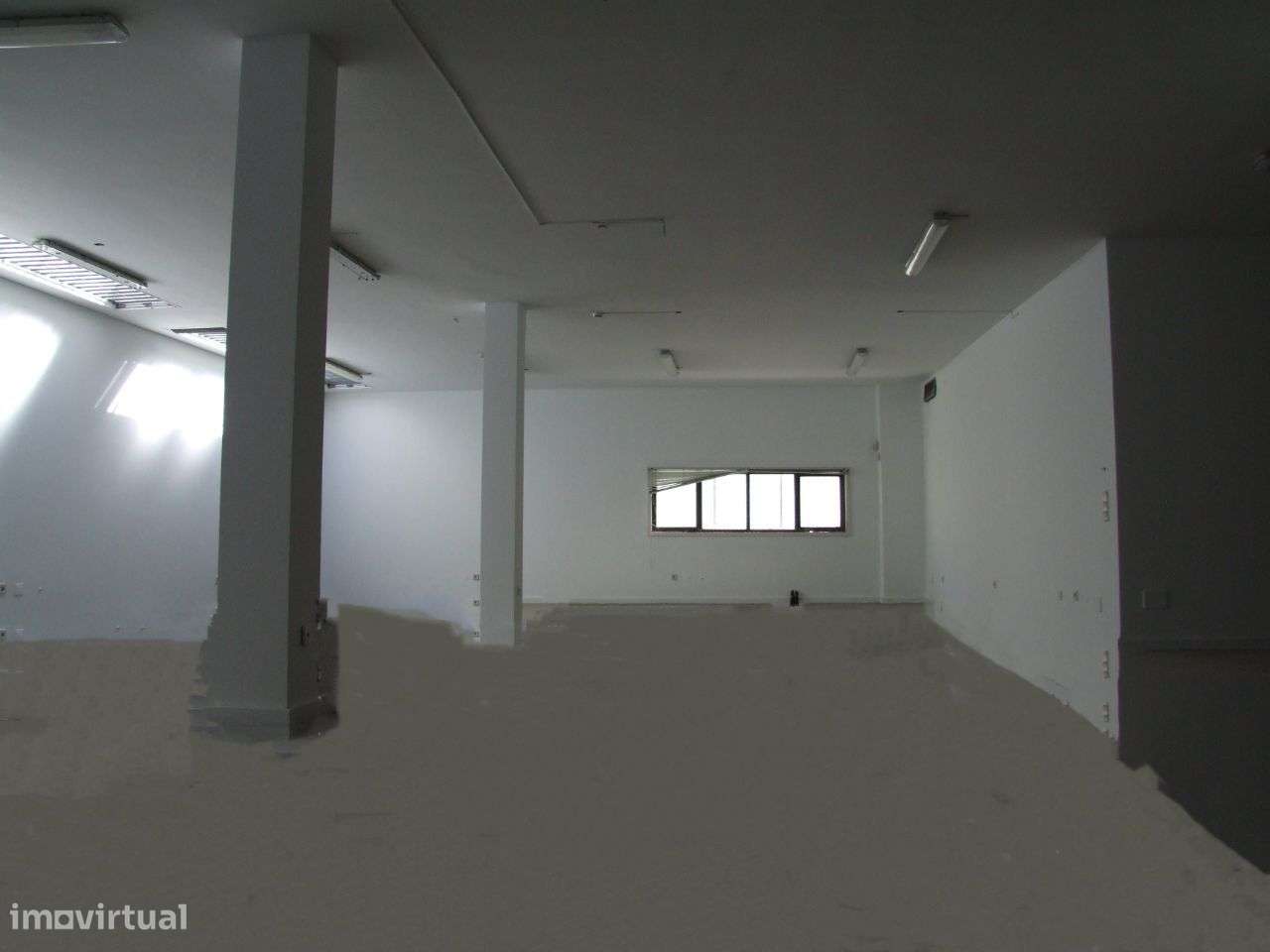 Armarém+ cave + 2 lugares de garagem- A 28-7