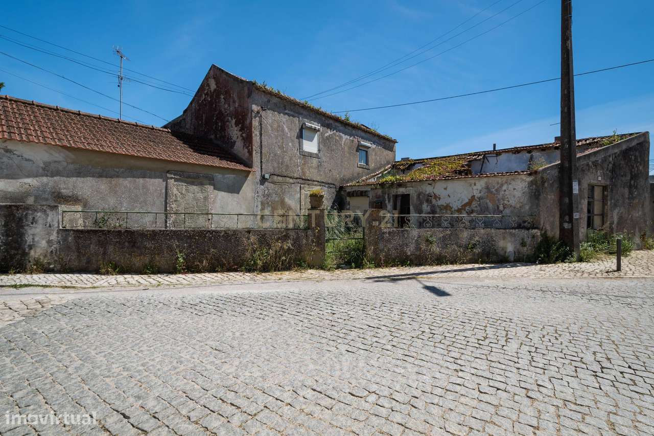 Propriedade com 4754m2 para reabilitação - Grande imagem: 2/15