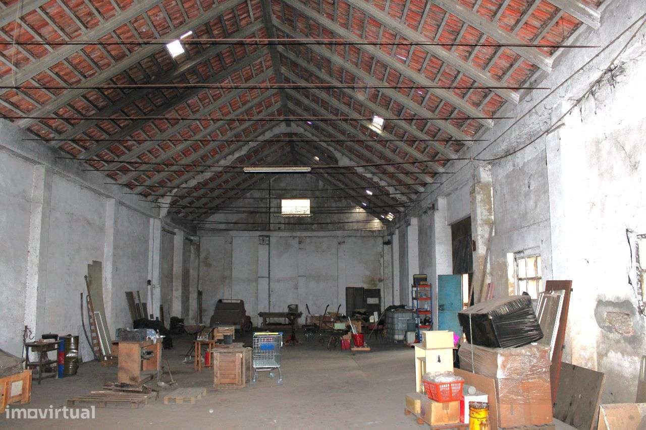 AFONSOEIRO - Armazém num terreno com 1938m2! - Grande imagem: 3/12