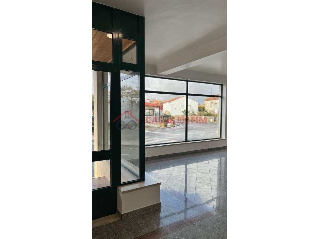 Loja de comercio , com 100m2 em Alqueidão da Serra, Porto de Mós. - Grande imagem: 3/12