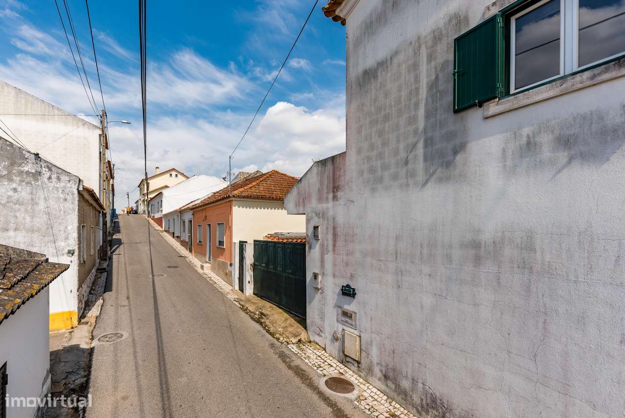 Moradia T4 | áreas generosas | espaço exterior | sótão-39
