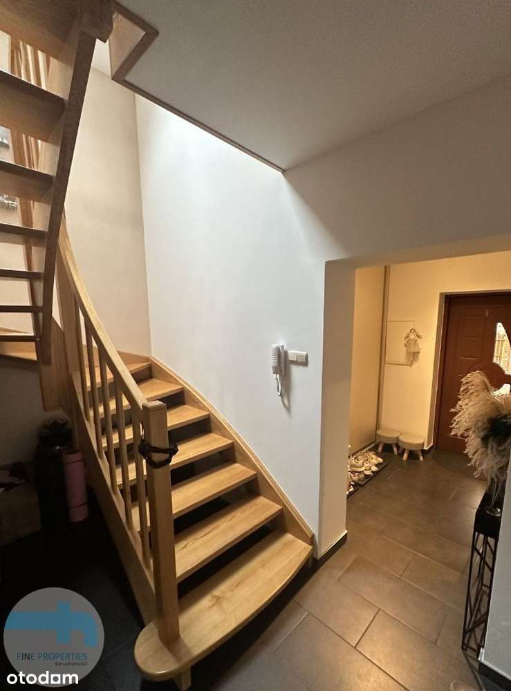 Pól bliźniaka oddzielony garazem, gotowy do wprowa-12