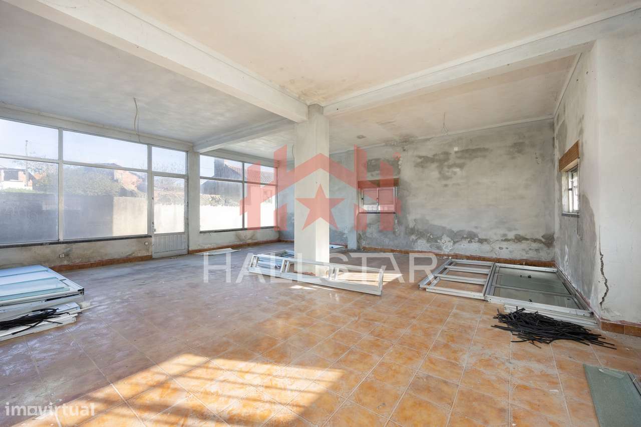 Prédio / 3 Pisos / Loja / 2 Apartamentos T3 / Sótão / Barosa - Grande imagem: 2/38