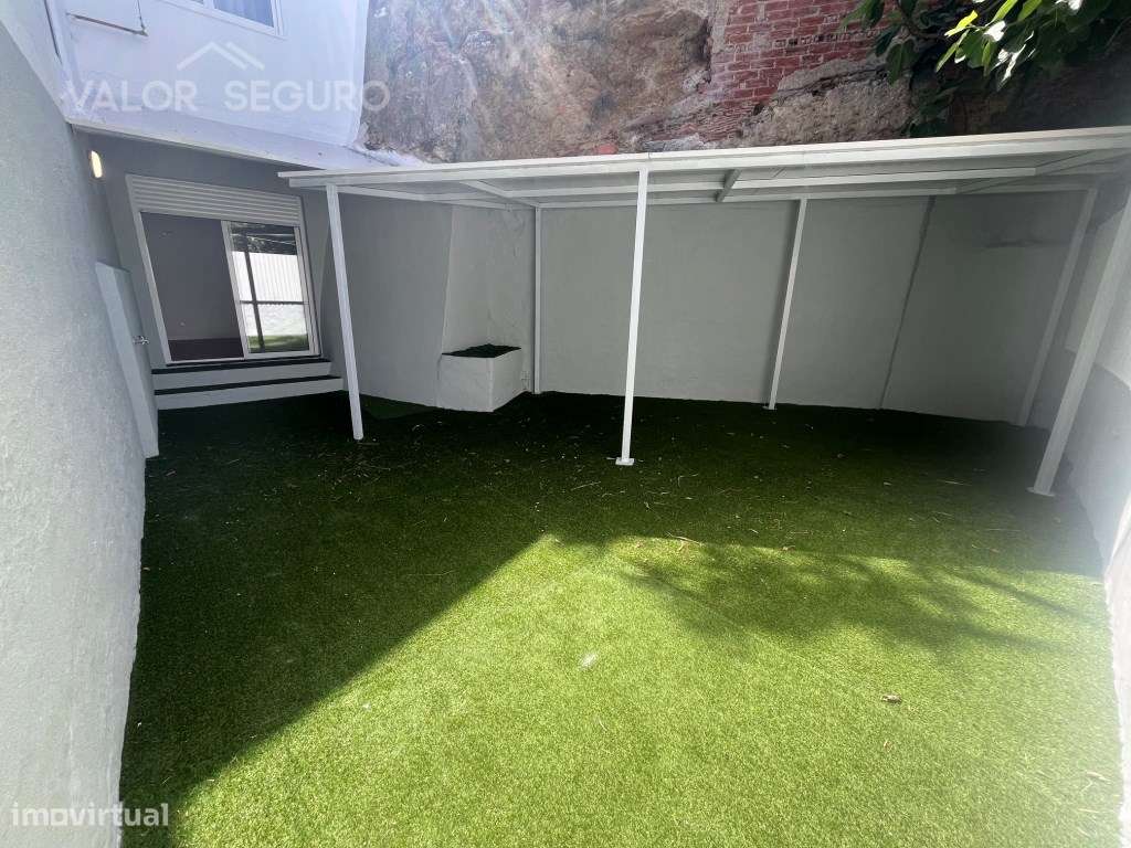 Apartamento T3 remodelado e com terraço-9