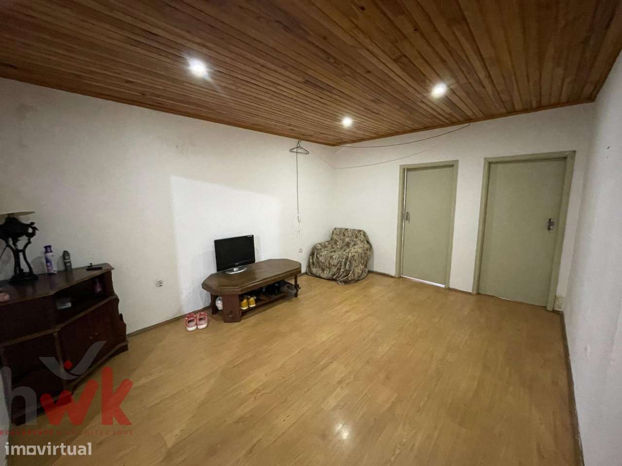 Casa dividida em 3 apartamentos com garagem-18