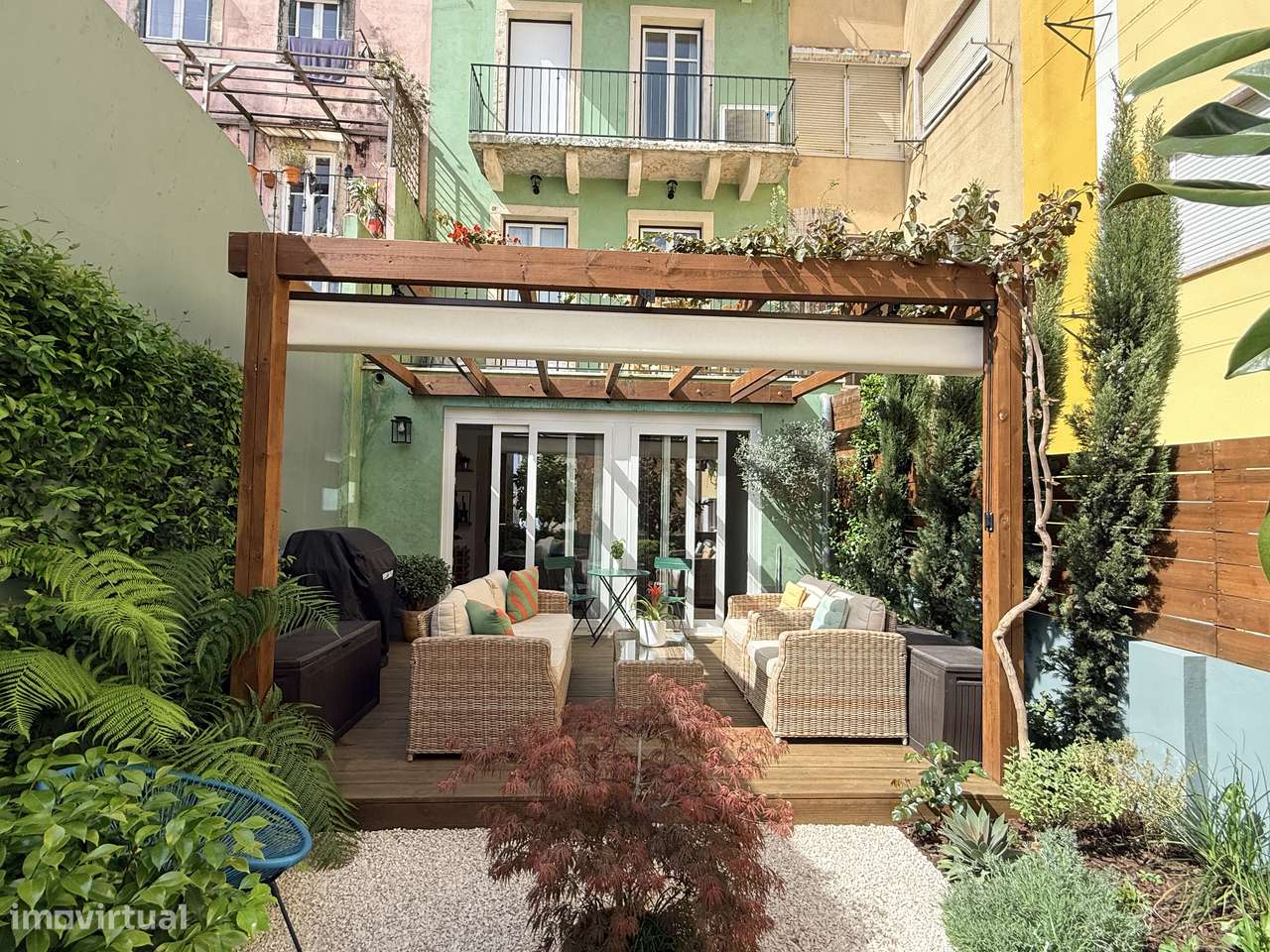 T2 com 2 casas de banho e jardim privativo na Graça-37
