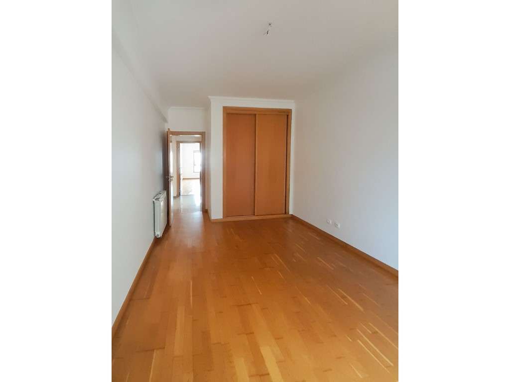 Apartamento T2, com Garagem, Vista Mar, Tamargueira, Buarcos - Grande imagem: 4/37