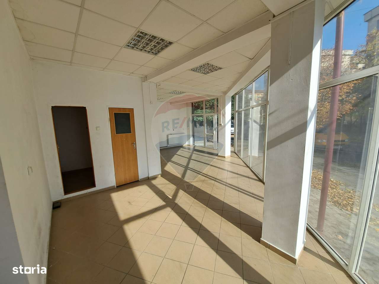 Spațiu comercial de închiriat în zona 1 Mai - Imagine principală: 3/15