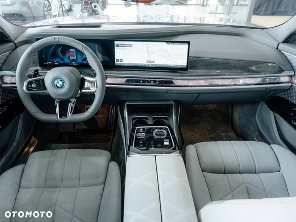 BMW Seria 7 M760e PHEV xDrive sport - 6