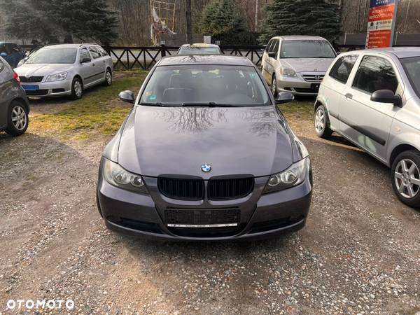 BMW Seria 3 318i - 2