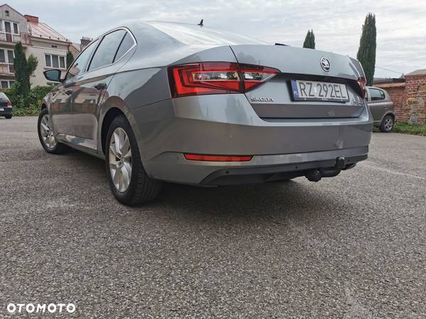 Skoda Superb 2.0 TDI Active - 9