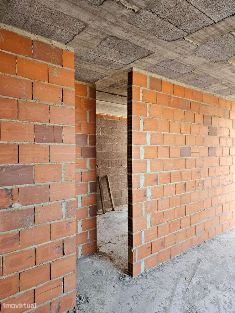 Apartamento T2 novo com piscina e garagem-18