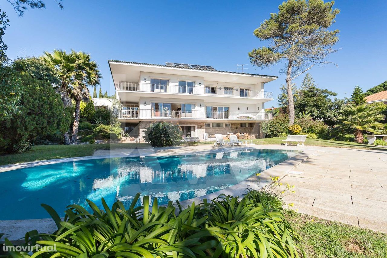 Fantástica Moradia T6 + 2 com Jardim, Piscina e Vista Mar - Estoril