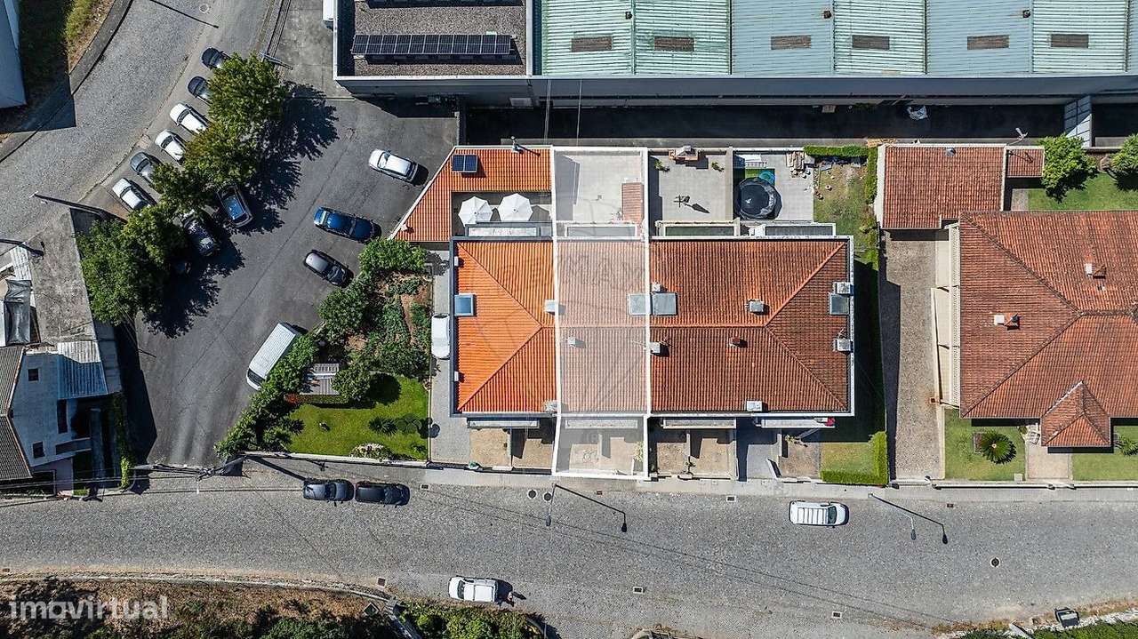 Moradia T4 com suíte em Sequeira Braga - Grande imagem: 2/37