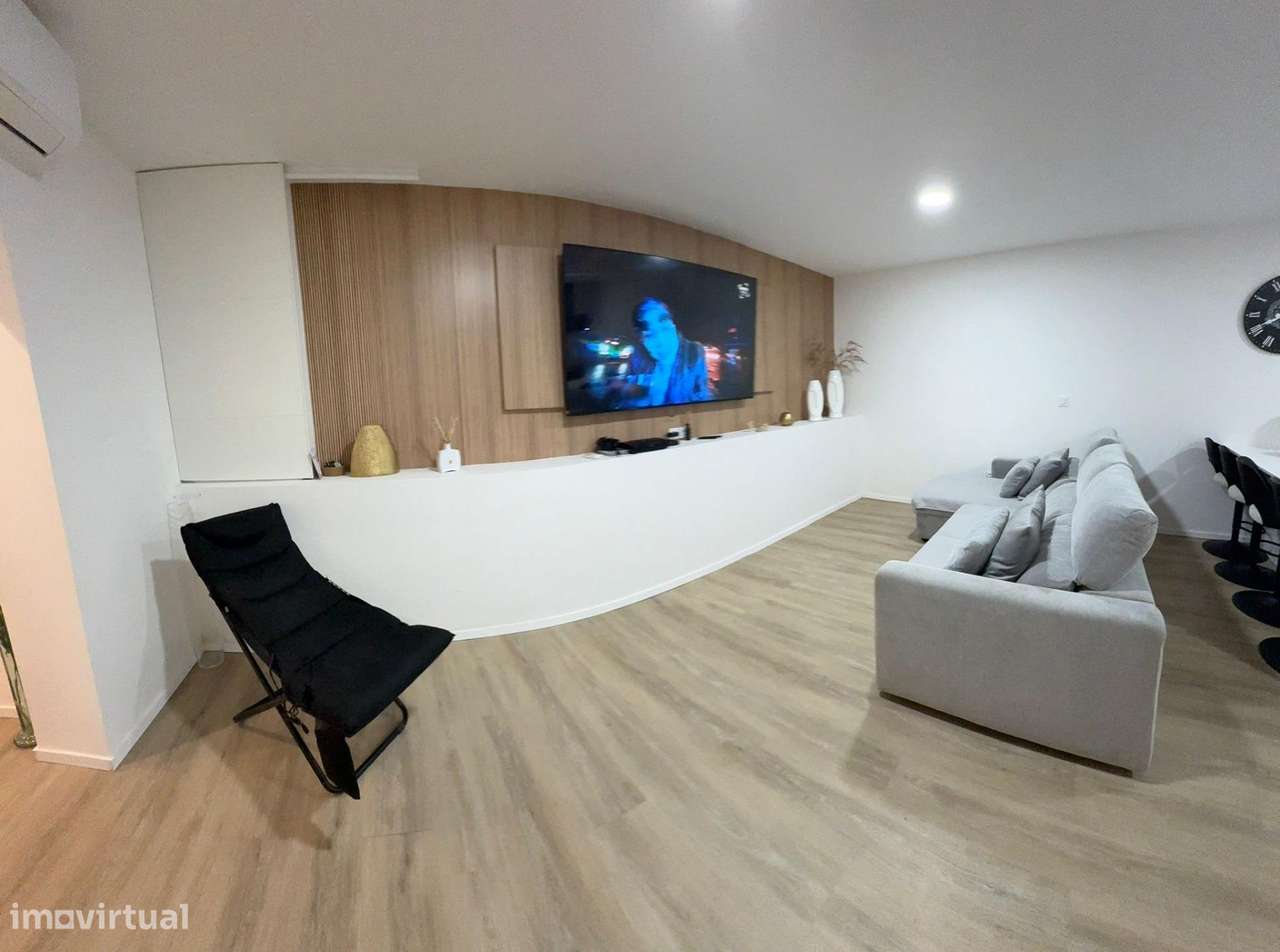 Moradia geminada Bi-Familiar T3 + T1 — Dois espaços...-30