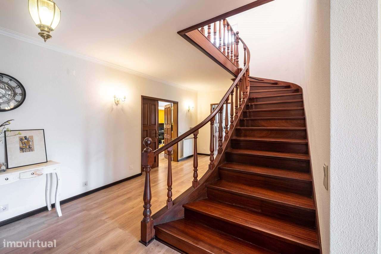 Residência Elegante no Estoril – Um Tributo à Herança Intemporal e ao - Grande imagem: 3/49