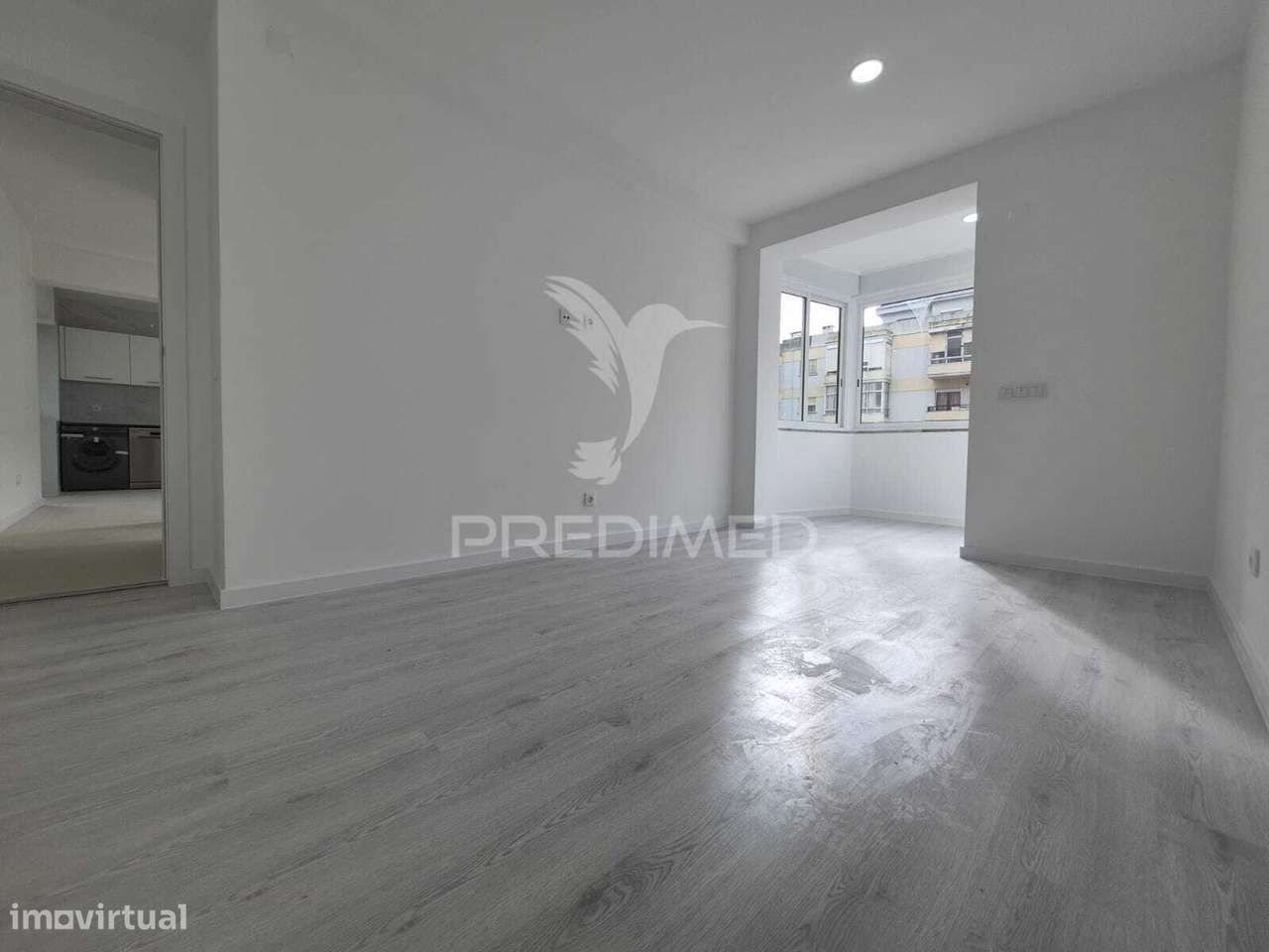 Apartamento T2 – Laranjeiro (em fase de renovação) - Grande imagem: 2/17