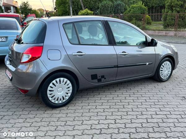 Renault Clio 1.2 16V 75 Collection - 18