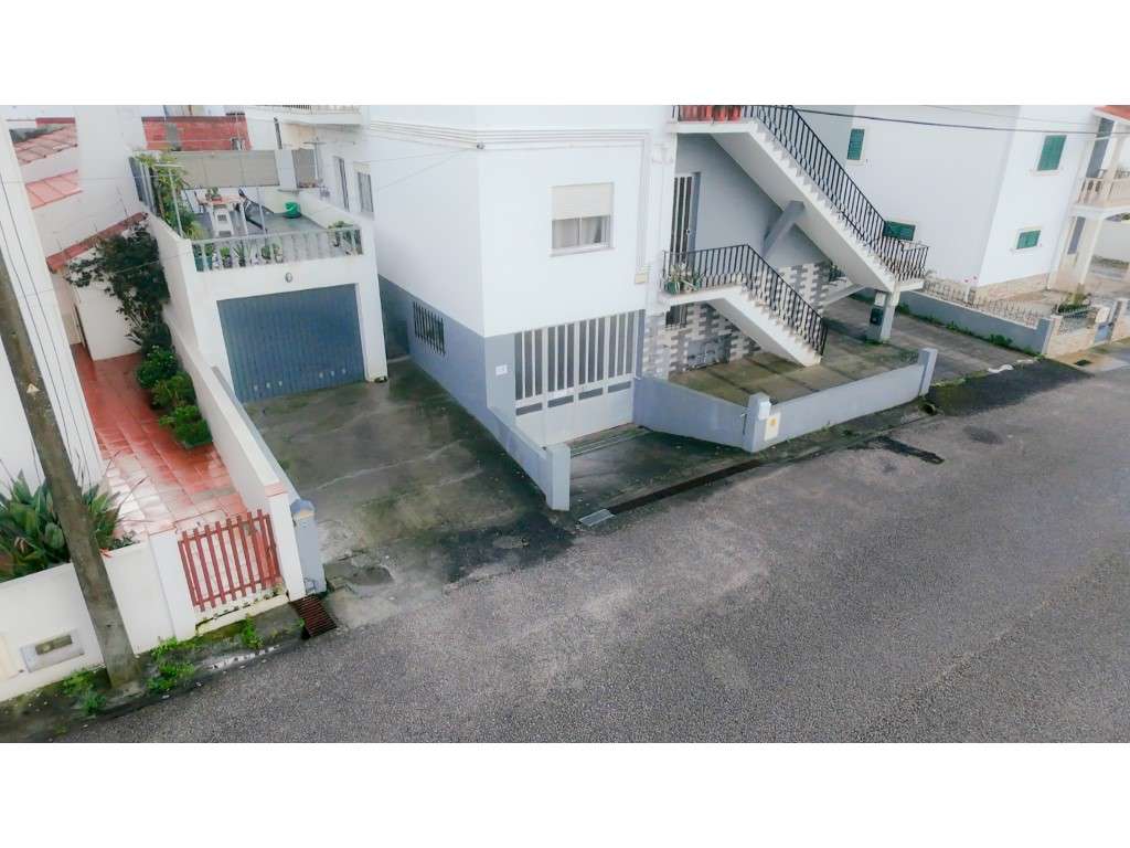 Armazém com áreas generosas para vários fins - Grande imagem: 3/20