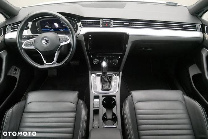 Volkswagen Passat 2.0 TSI Elegance DSG - 8