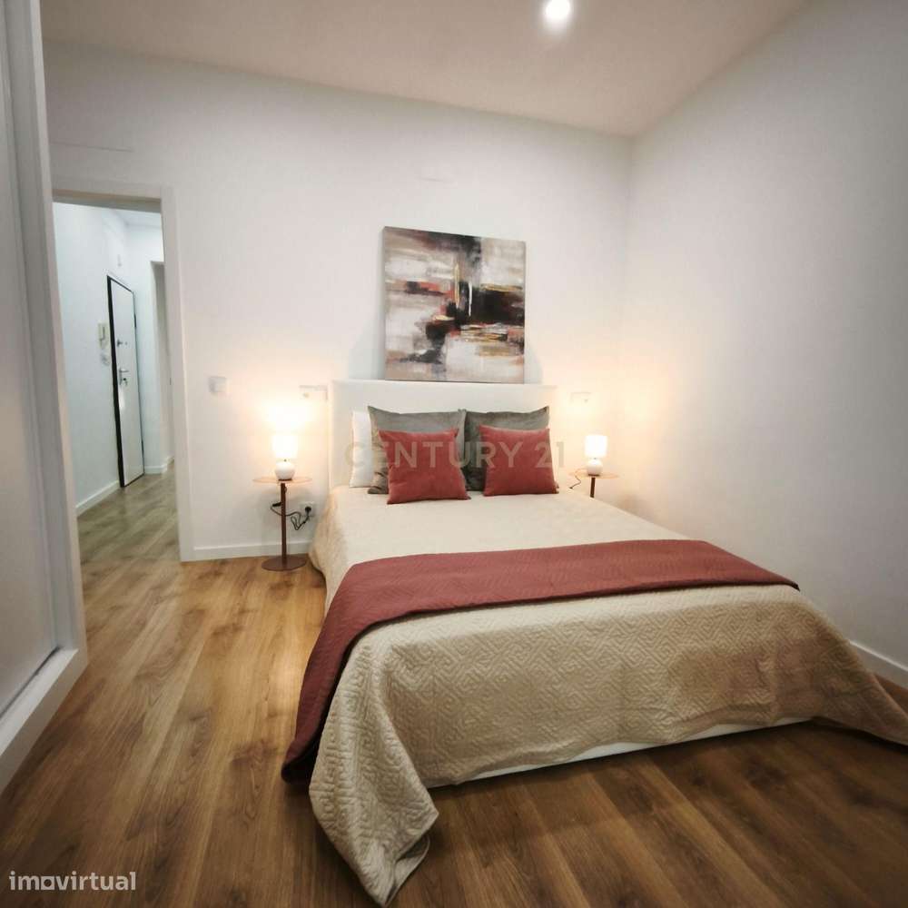 Moderno T3 com Vista na Penha de França, Lisboa-11