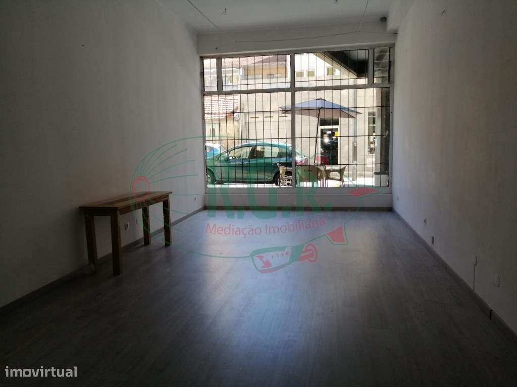 Investimento - Loja Av. 25 Abril - São Cosme - Grande imagem: 2/3