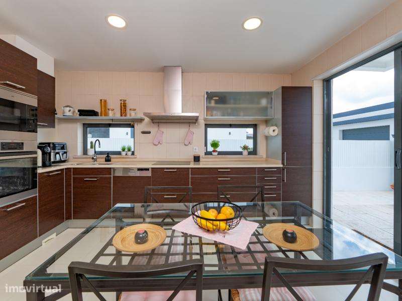 Excelente Moradia Isolada com 5 ass. Garagem, Anexo e Jardim - Grande imagem: 4/46