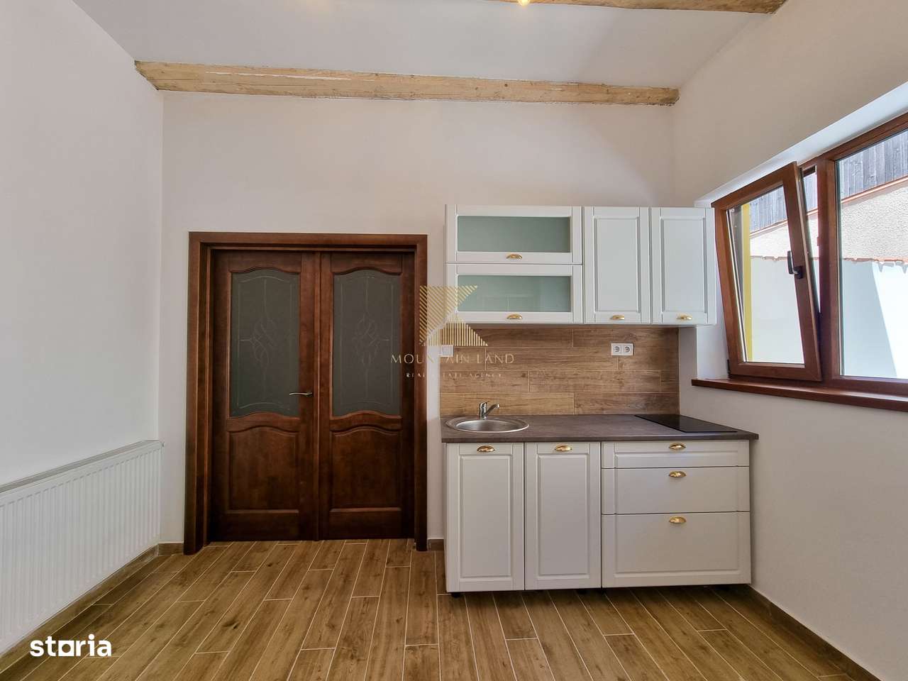 Casă individuală complet renovată, situată în centrul istoric al Brașo-4