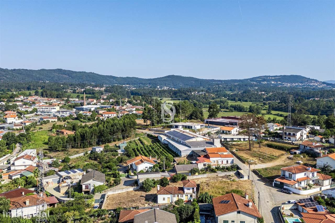 Moradia T3 para Restauro em Barcelos-39