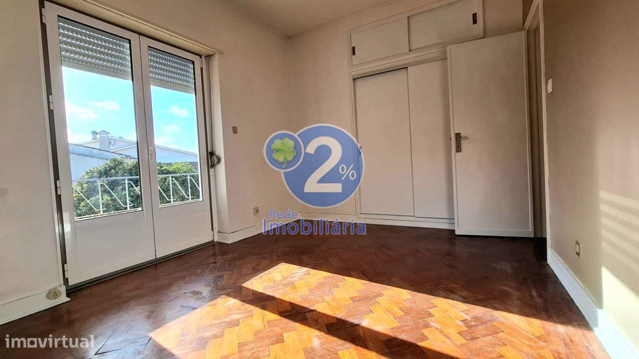 Apartamento T5 Duplex com Logradouro - Pousos-36
