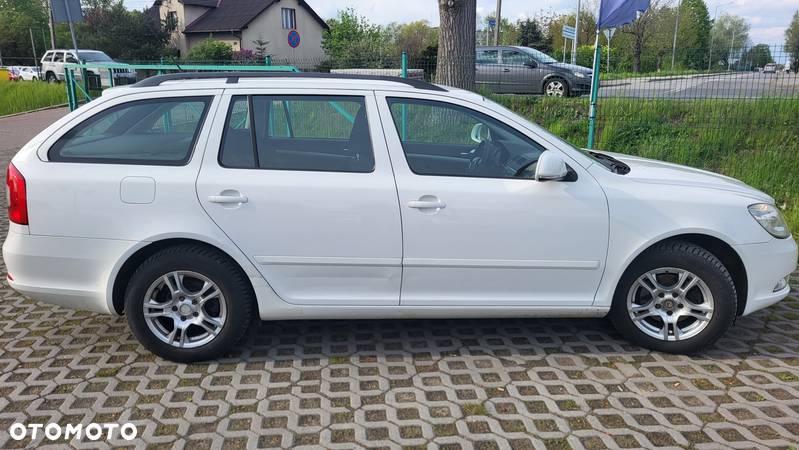 Skoda Octavia 1.6 Ambiente - 17