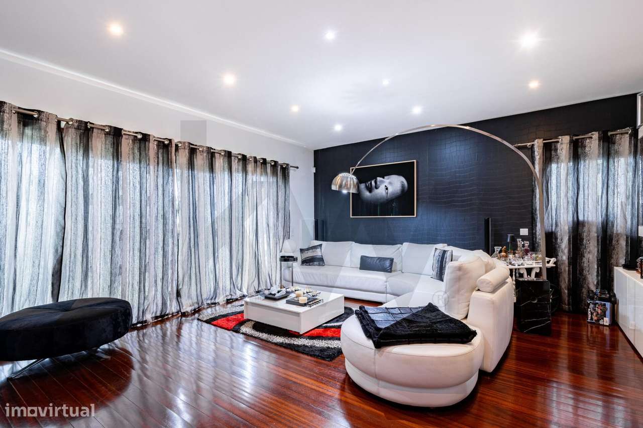 Moradia T3 de 3 Frentes em Sanfins – Santa Maria da Feira-11