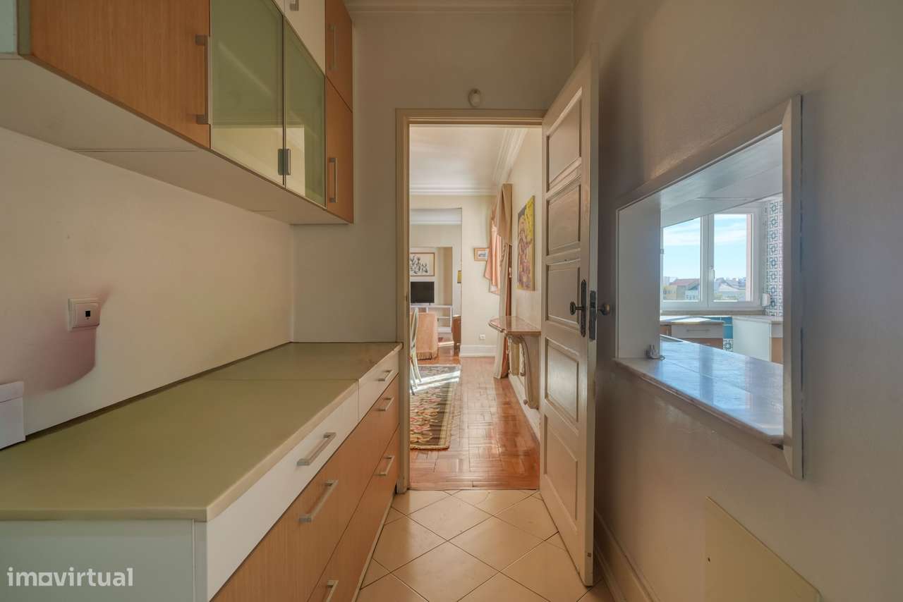Apartamento T4 com varanda na Av. João XXI, Lisboa-22