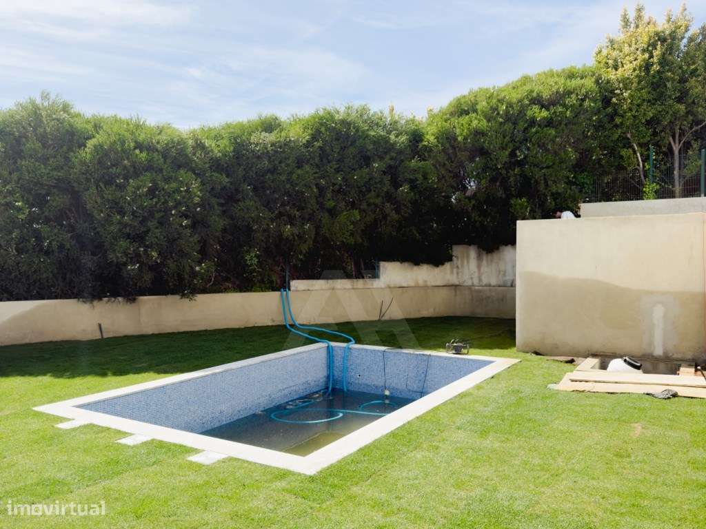 Moradia T5 na Amoreira com vista mar, piscina e jardim privativo-46
