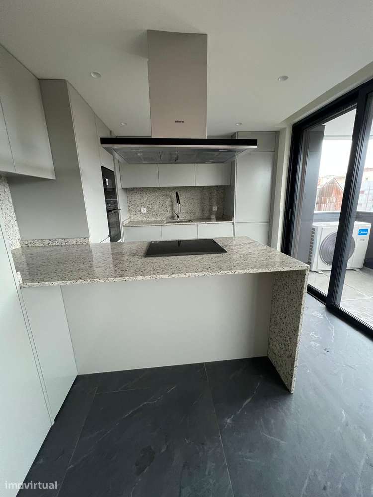 T2 Fabuloso Gaia Av.  República Metro S.  Ovídio Lugar  Garagem  Duplo-5