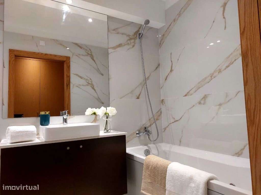 Apartamento T1 novo, varanda com churrasqueira; piscina e playgroun...-16