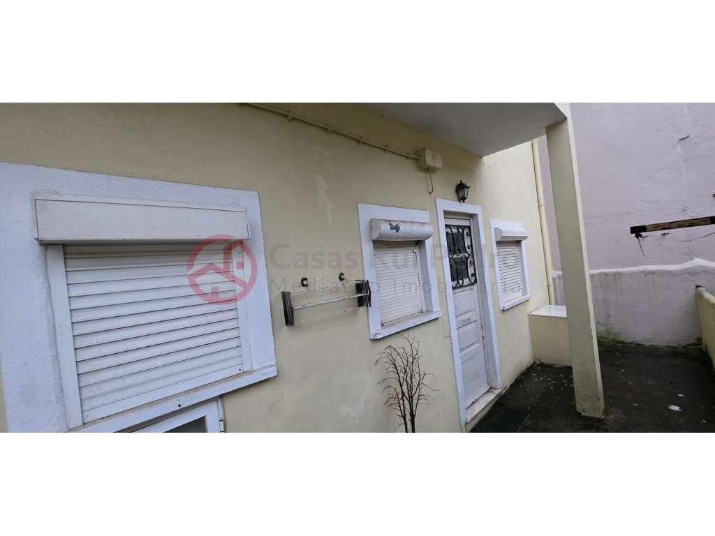 Prédio com cinco T2 à venda em Santa Clara, Lisboa - Grande imagem: 3/14