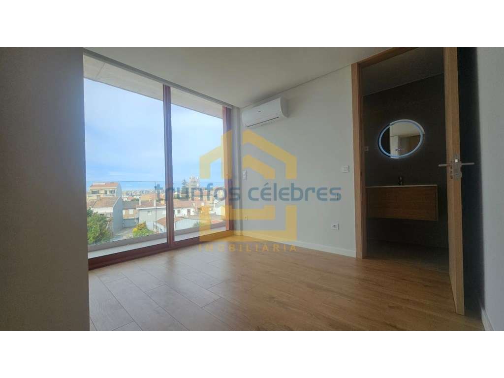 Apartamento T2 Novo | 3 º Andar | 3 Varandas | Lugar de garagem par...-14