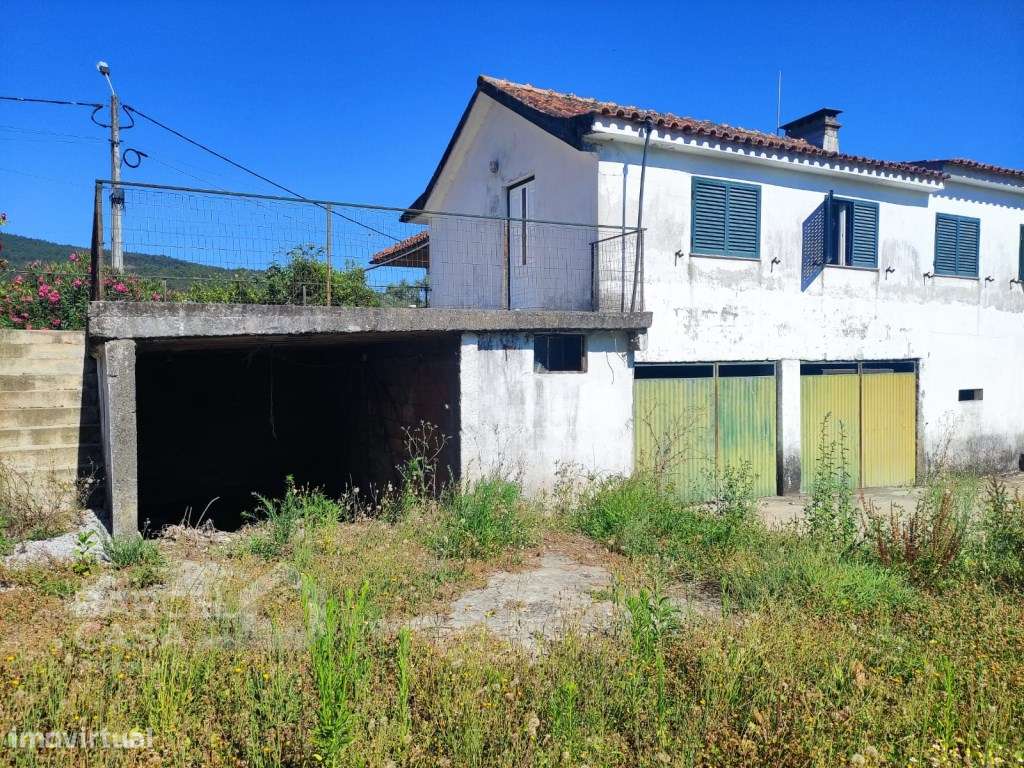 Moradia T3 com comércio para café em Quintiães - Barcelos-13