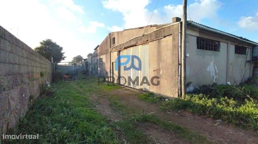 Terreno de 3850 m2 + Armazém | Potencial para Moradias-7