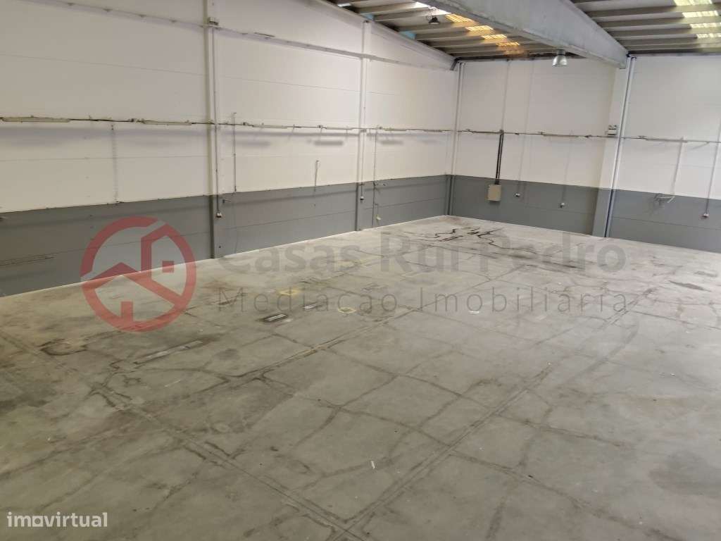 Armazém Tipo 2 à Venda em Parque Industrial Com ligação direta ao PT - Grande imagem: 3/26