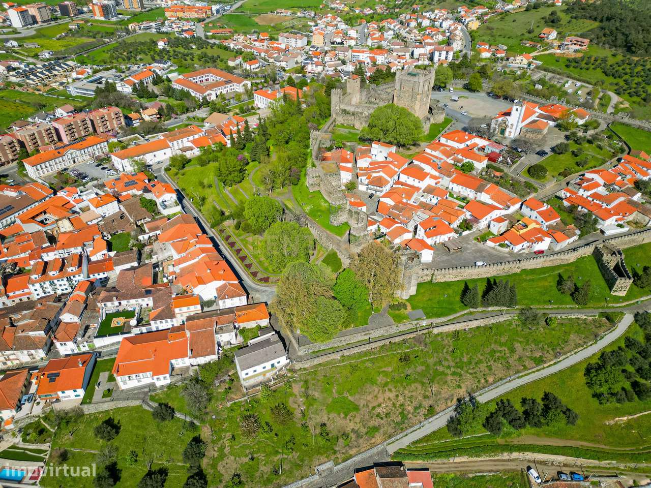 Prédio na Zona Histórica de Bragança - Grande imagem: 3/34