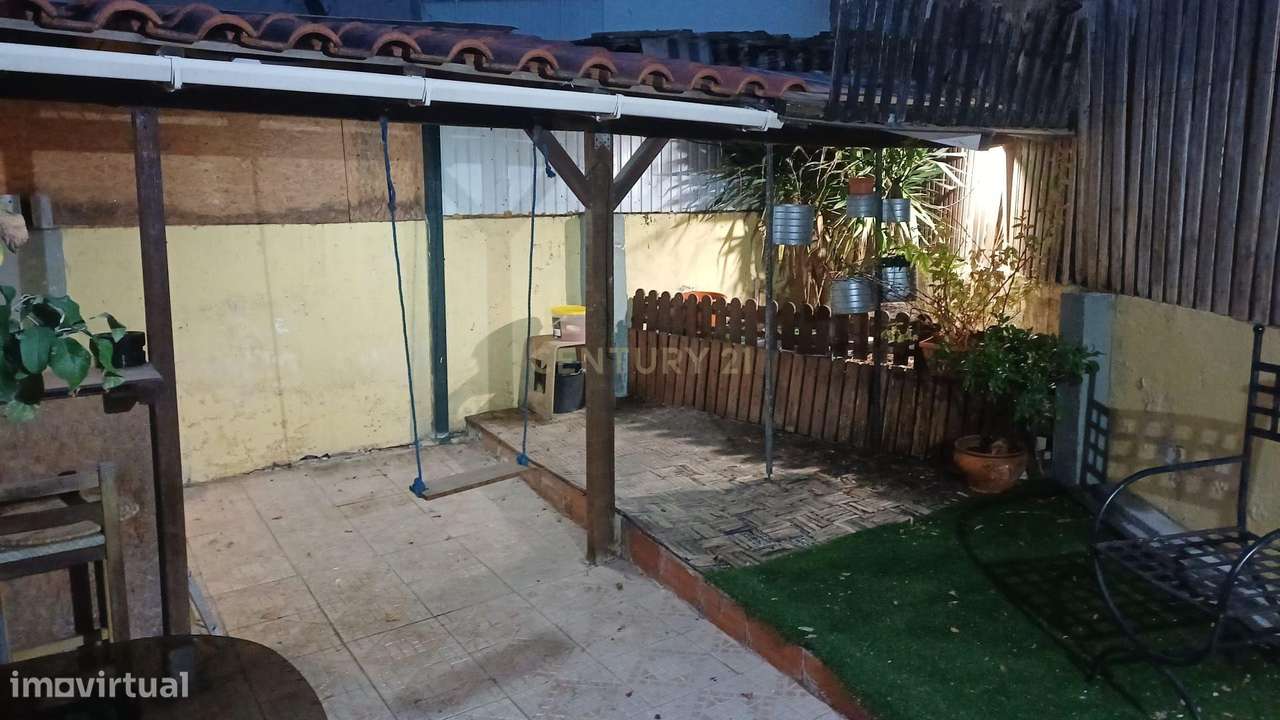 Apartamento T2+1 com Terraço no Centro de Odivelas-32