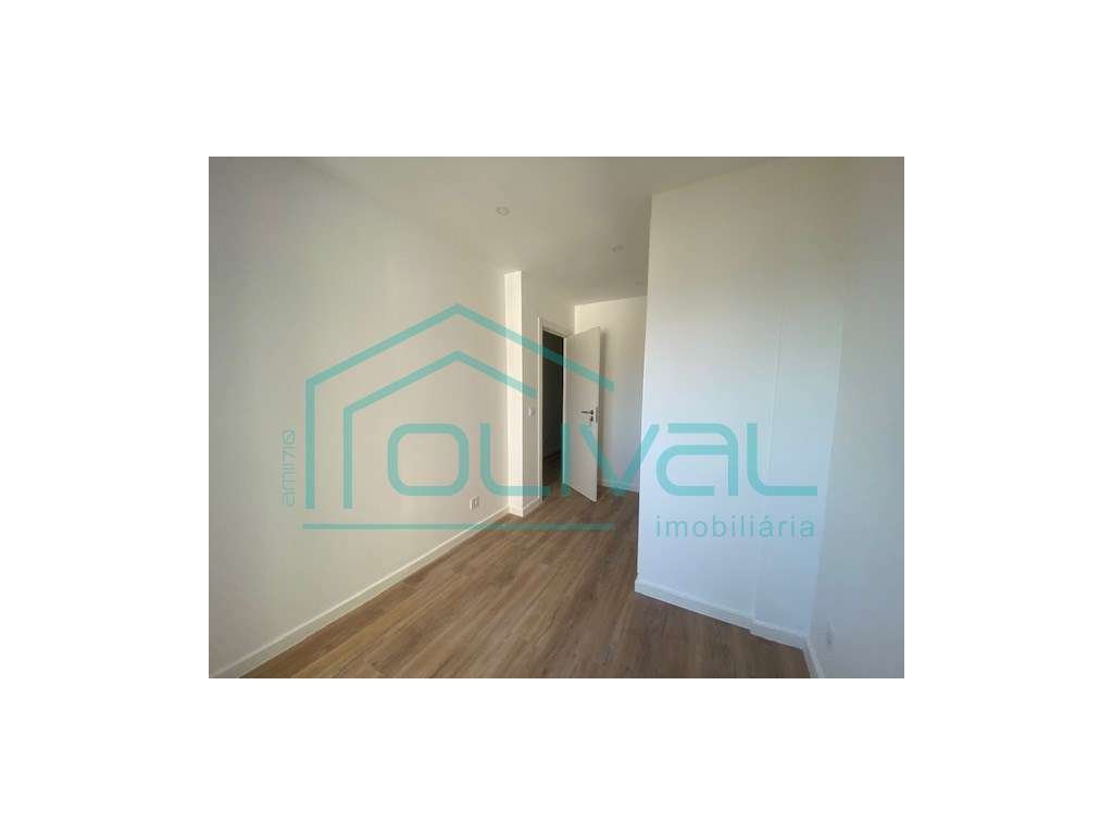 Apartamento t2 à venda na Rua São Francisco Xavier, 10-10