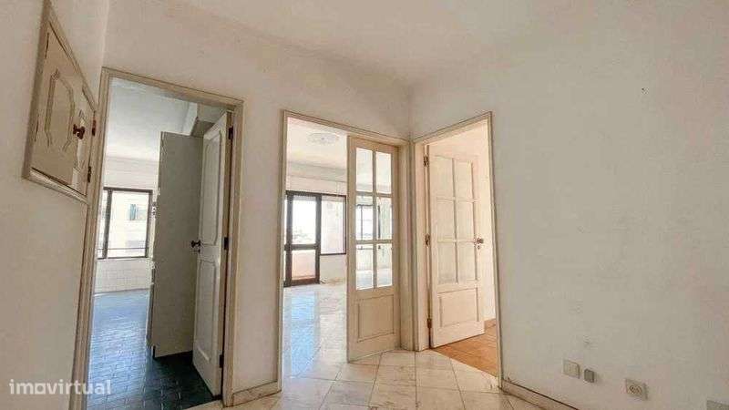 T3 Espaçoso com Elevado Potencial no Coração de Loulé - Grande imagem: 4/12