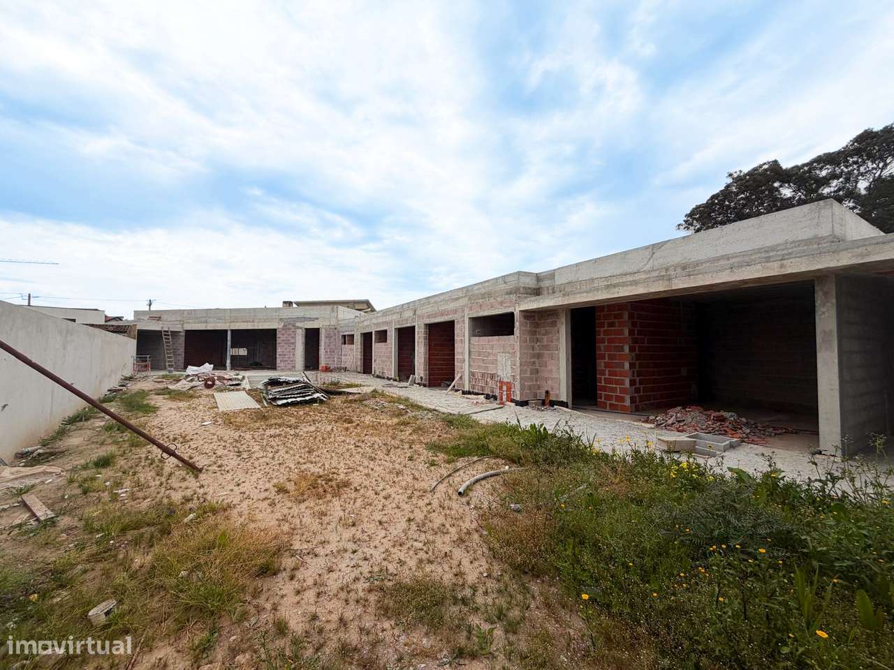 MORADIA TÉRREA EXCLUSIVA | T5 – Piscina e Jardim – Praia-2